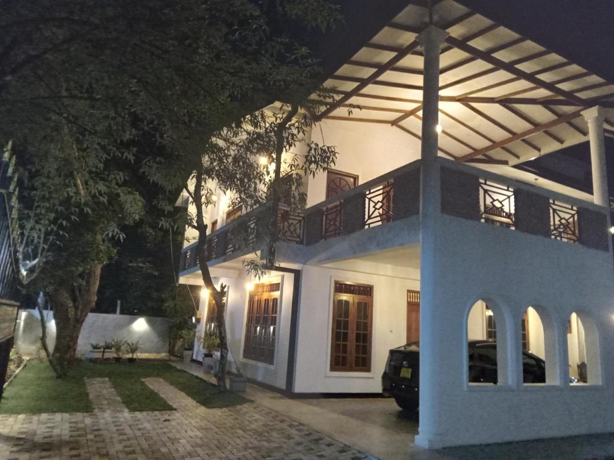 Sky Bloom Bed and Breakfast Homagama Exterior foto