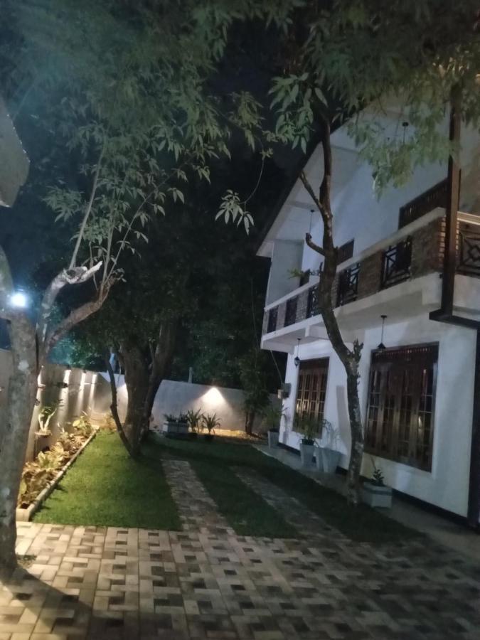 Sky Bloom Bed and Breakfast Homagama Exterior foto